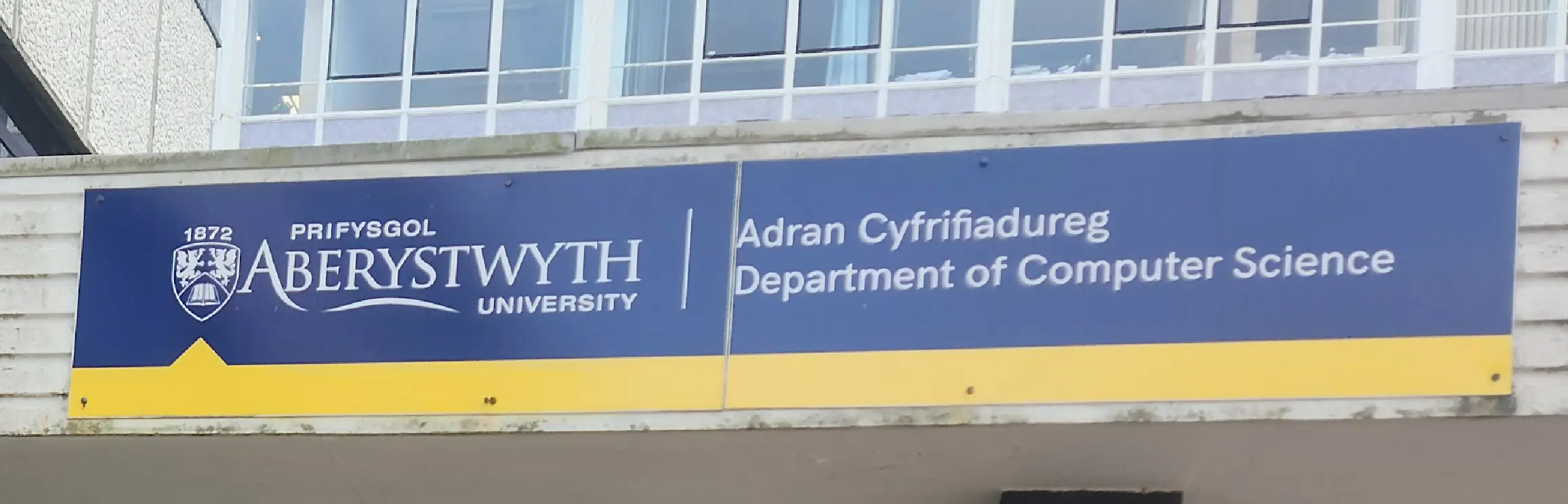 Skilt med logo til Abersystwyth universitet