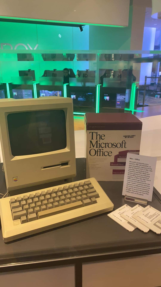 Microsoft visitor center Apple
