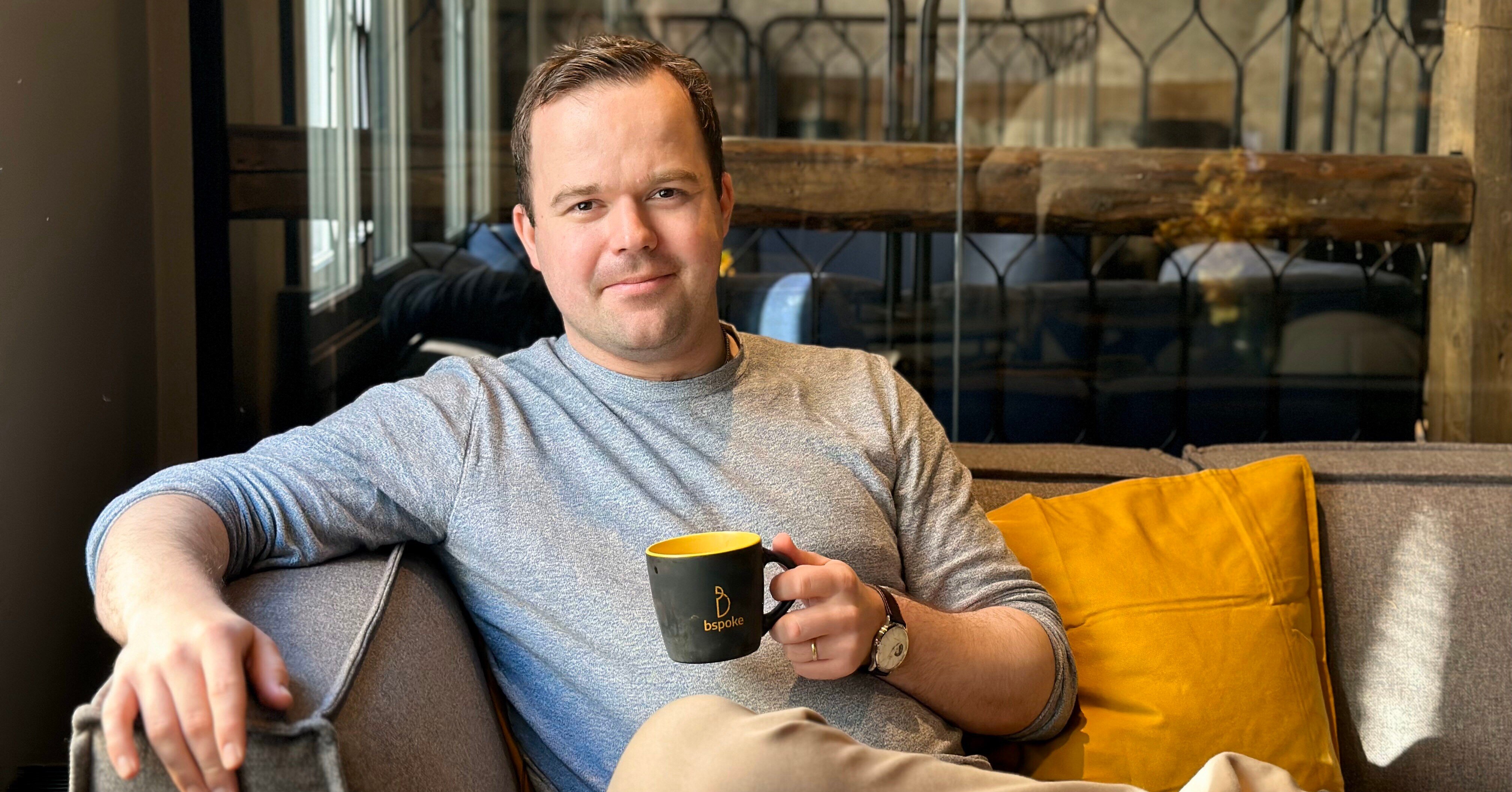 Stian Strøm i sofaen